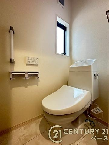 リーブルガーデン平野 ２号棟 ／新築一戸建のトイレ|■現地撮影写真■１・２階ともに清潔感ある綺麗なお手洗を完備！