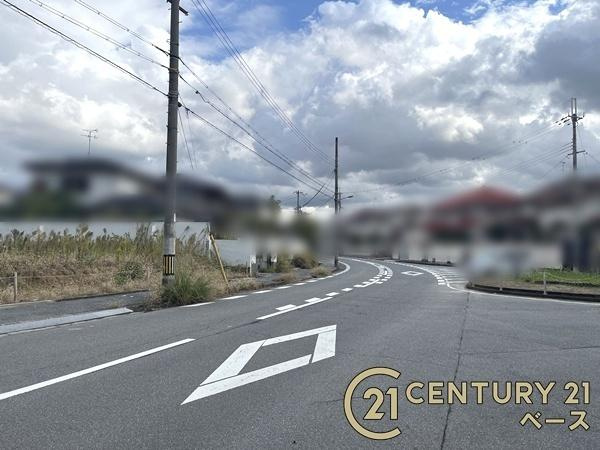 リーブルガーデン高塚台 １号棟 ／新築一戸建の前面道路含む現地写真|■現地撮影写真■敷地と道路の高低差が少なく駐車もスムーズです！