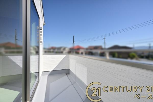 リーブルガーデン高塚台 ２号棟 ／新築一戸建のバルコニー|■現地撮影写真■日当たりのよいバルコニー！洗濯物もよく乾きます！