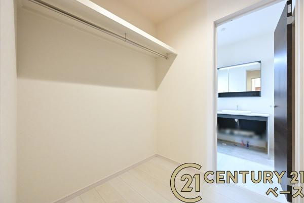 リーブルガーデン高塚台 ２号棟 ／新築一戸建の収納|■現地撮影写真■広々したファミリークローゼット完備！