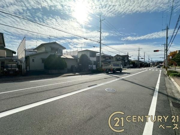 北葛城郡河合町高塚台３丁目の売地の前面道路含む現地写真|■現地撮影写真■スーパーなどの商業施設が徒歩圏内に近接し、生活環境の整った立地です！