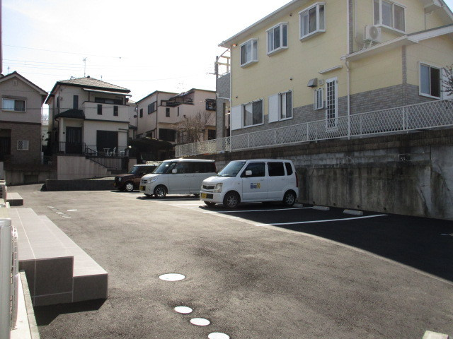 STAY　THE　TERRACE　OJIの駐車場