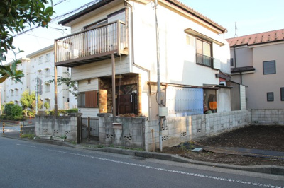 【外観】 | 東村山市萩山町３丁目 | キッチンにはカップボード付きで収納もバッチリ！