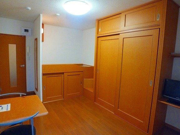 レオパレスＩＢＩＳの居間・リビング