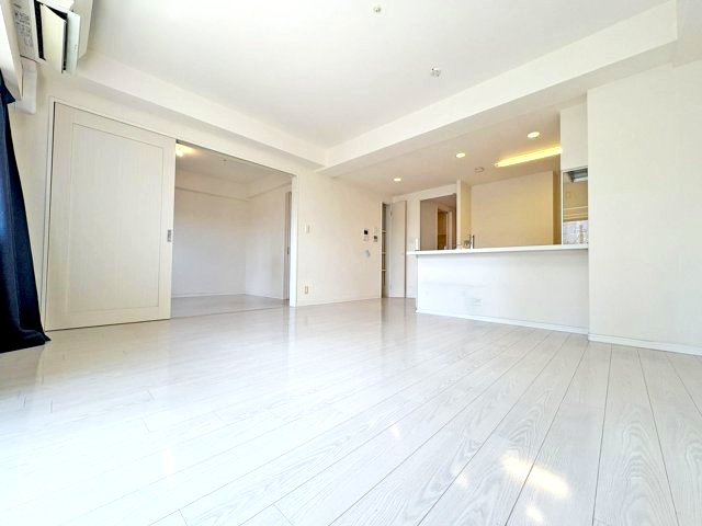 アルファステイツ西神中央Ⅱの居間・リビング|LDK※クロス張替リフォーム中（撮影時リフォーム未実施）