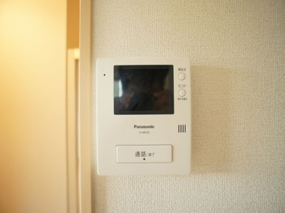 【セキュリティ】 | ベルソレイユＢ | 訪問者の確認ができるTVドアホン付きです♪