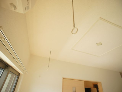【設備】 | ベルソレイユＢ | 室内物干しがあります。