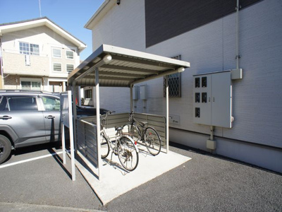 【その他共用部分】 | ベルソレイユＢ | 屋根付きの駐輪場があります♪