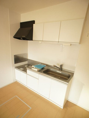 【キッチン】 | ベルソレイユＢ | 便利な吊戸棚が付いています♪