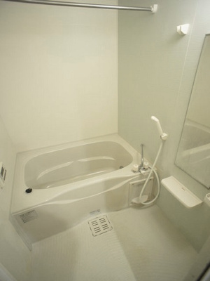 【浴室】 | ベルソレイユＢ | ゆったり過ごせるお風呂です♪