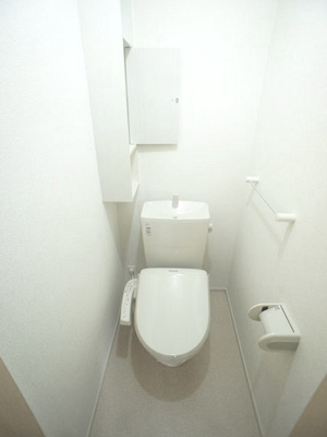 【トイレ】 | ベルソレイユＢ | 温水洗浄暖房便座機能付きです♪