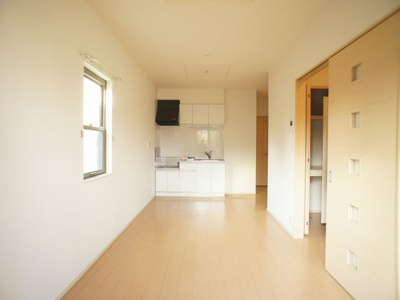 【居間・リビング】 | ベルソレイユＢ | ゆったりできるリビングです♪