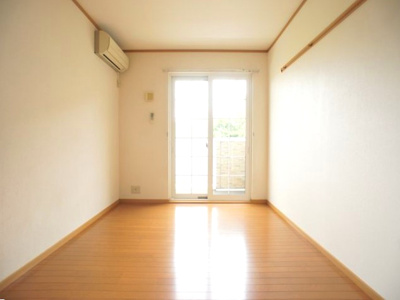 【居間・リビング】 | Ｋ・Ｕ・２ | 快適に過ごせるエアコンが付いています♪