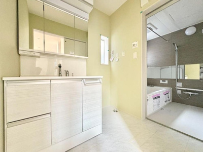 【洗面所】 | 【Blooming Garden】東久留米市花小金井弥生 | 明るく清潔感溢れるサニタリースペース。毎日使う場所だからこそ、快適な空間となっております。