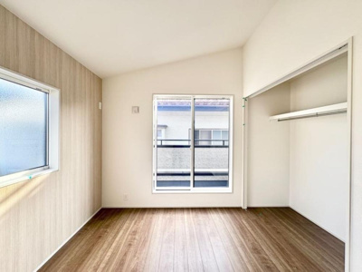 【洋室】 | 【Blooming Garden】東久留米市花小金井弥生 | 全居室に収納を完備しておりますので、居室の全空間を有効活用出来ます。さらに主寝室にはウォークインクローゼットを完備。
