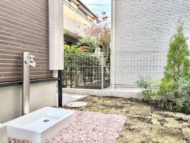 【Blooming Garden】東久留米市花小金井弥生の庭|2台分のカースペース有(車種による)。