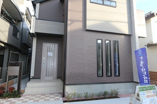 【Blooming Garden】東久留米市花小金井弥生の外観|土地面積39坪超、開放感のある「4LDK」デザイン住宅！カースペース2台可能♪