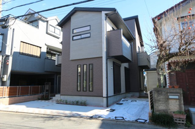 【外観】 | 【Blooming Garden】東久留米市花小金井弥生 | 長期優良住宅認定の物件♪※長期優良住宅とは、「長く良好な状態で住み続けるための措置を講じた性能の高い住宅」を指し、「長期優良住宅の普及の促進に関する法律」に基づき認定された住宅です。