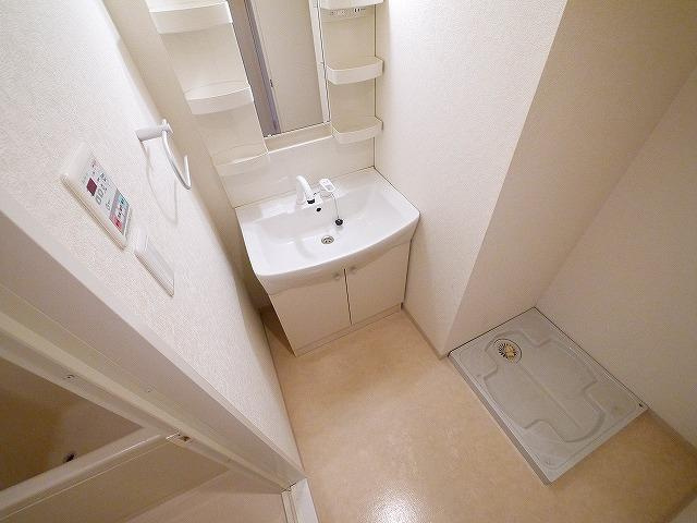 プリマヴェリーレの洗面所|室内洗濯機置き場は必需品。