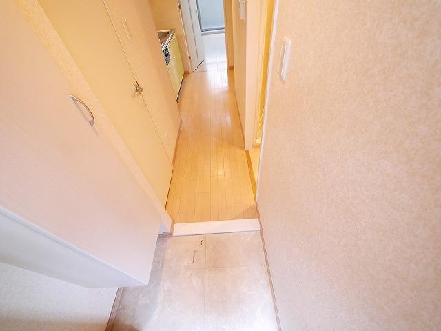 プリマヴェリーレの玄関|靴箱も大きくていい感じ。