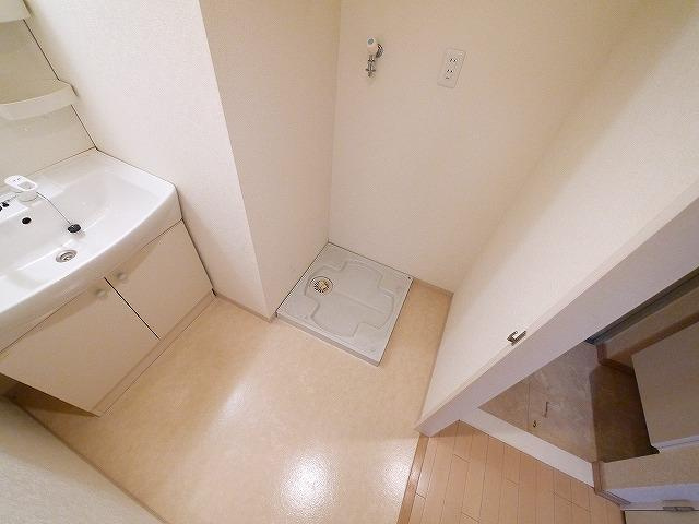 プリマヴェリーレの洗面所|玄関横の洗面所です。