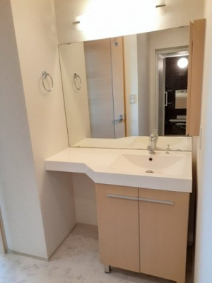 【洗面所】 | ビジュ・リアンＢ | ゆったりとスペースのある洗面所