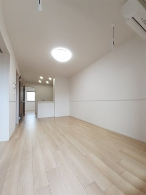 【居間・リビング】 | パラシオⅢＢ | ゆったりとした居間です