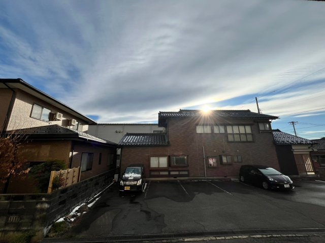 エバーグレイスの駐車場