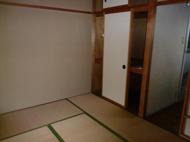 コーポラスたくの和室