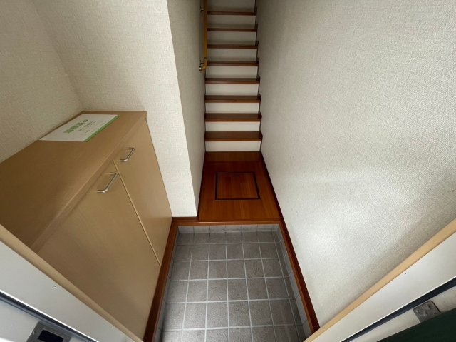 メゾンプレアデスの玄関