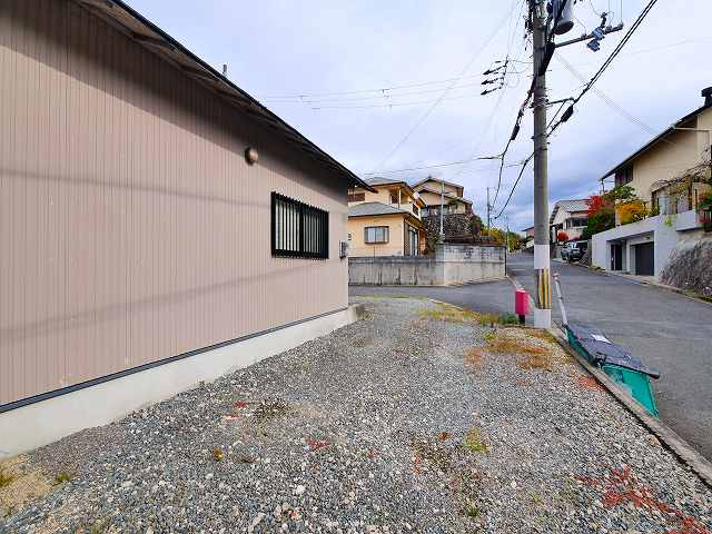中山町西３丁目貸事務所の駐車場