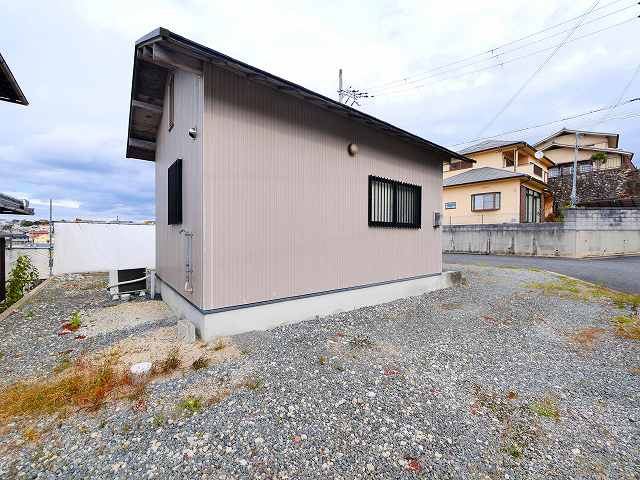 中山町西３丁目貸事務所の駐車場