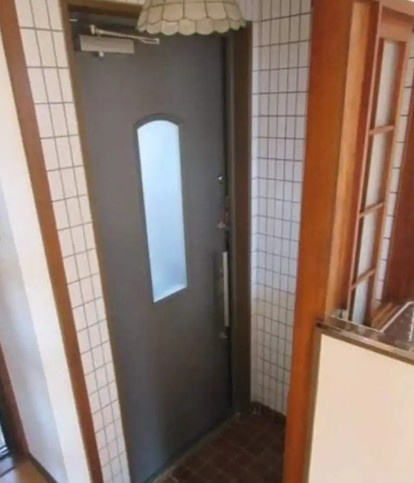 池袋本町２丁目戸建の玄関