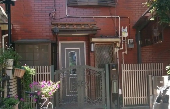 池袋本町２丁目戸建のエントランス