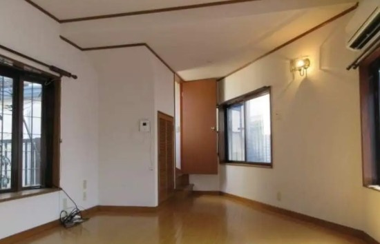 池袋本町２丁目戸建の洋室