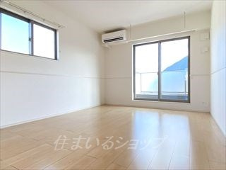 広島市安佐北区亀山３丁目のアパートの居間・リビング