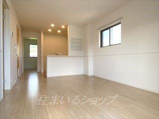 広島市安佐北区亀山３丁目のアパートの居間・リビング|エアコン付き