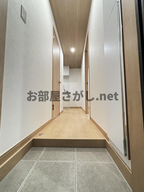 IROHA浅草の玄関|おしゃれな内装です