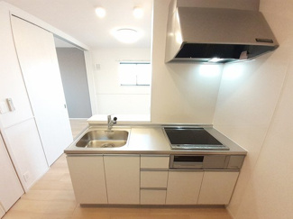 【キッチン】 | コージー　フラットⅡ | コンパクトなキッチンで掃除もラクラク