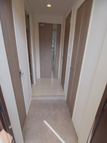 グランソレイユ　ナカスジの玄関