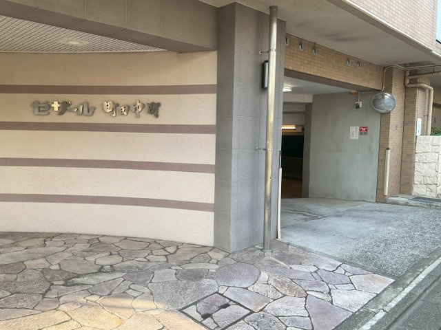 町田市中町３丁目の駐車場