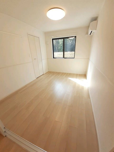 広島市安佐北区上深川町のアパートの寝室