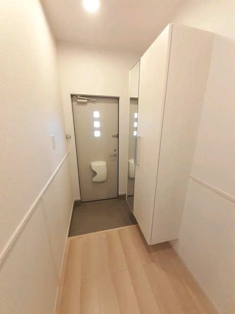 広島市安佐北区上深川町のアパートの玄関