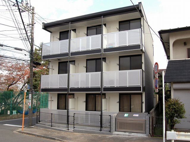 レオパレスハイム三ツ沢の外観