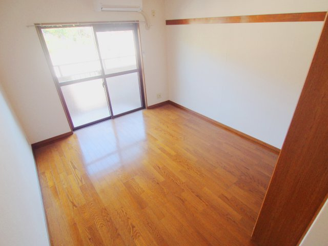 坊田ビルの居間・リビング