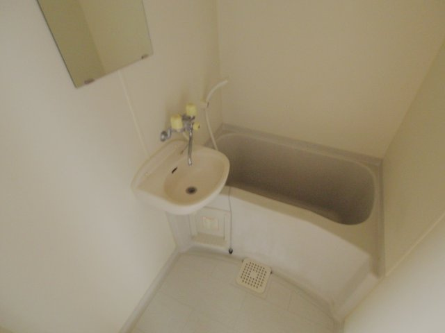 坊田ビルの浴室