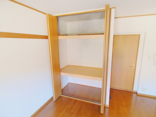 坊田ビルの収納