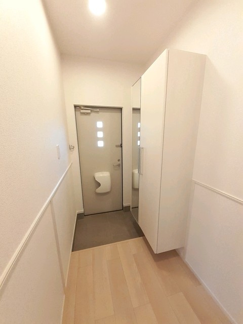 広島市安佐北区上深川町のアパートの玄関