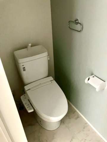 丸亀市今津町・新築戸建・太陽光システム搭載のトイレ