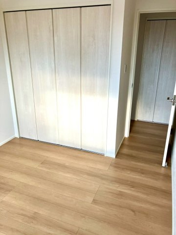 丸亀市今津町・新築戸建・太陽光システム搭載の洋室